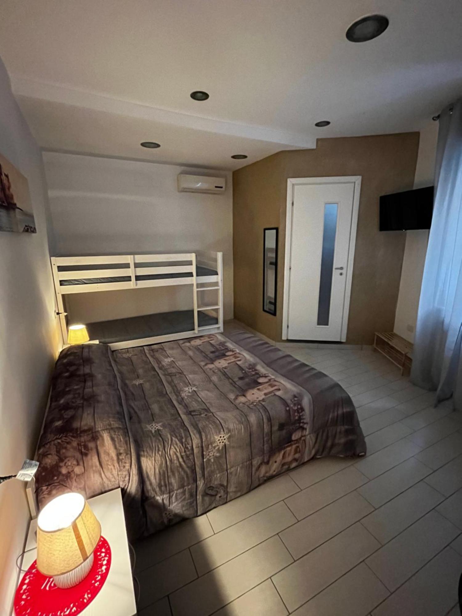 Family Room Портічі Екстер'єр фото