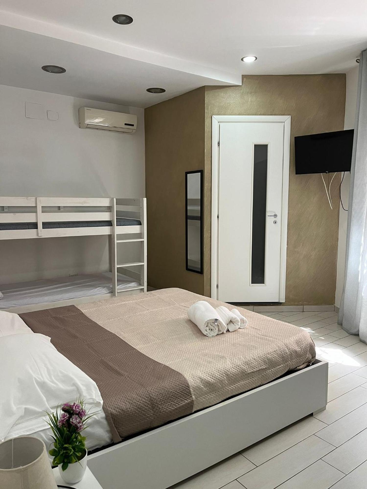 Family Room Портічі Екстер'єр фото