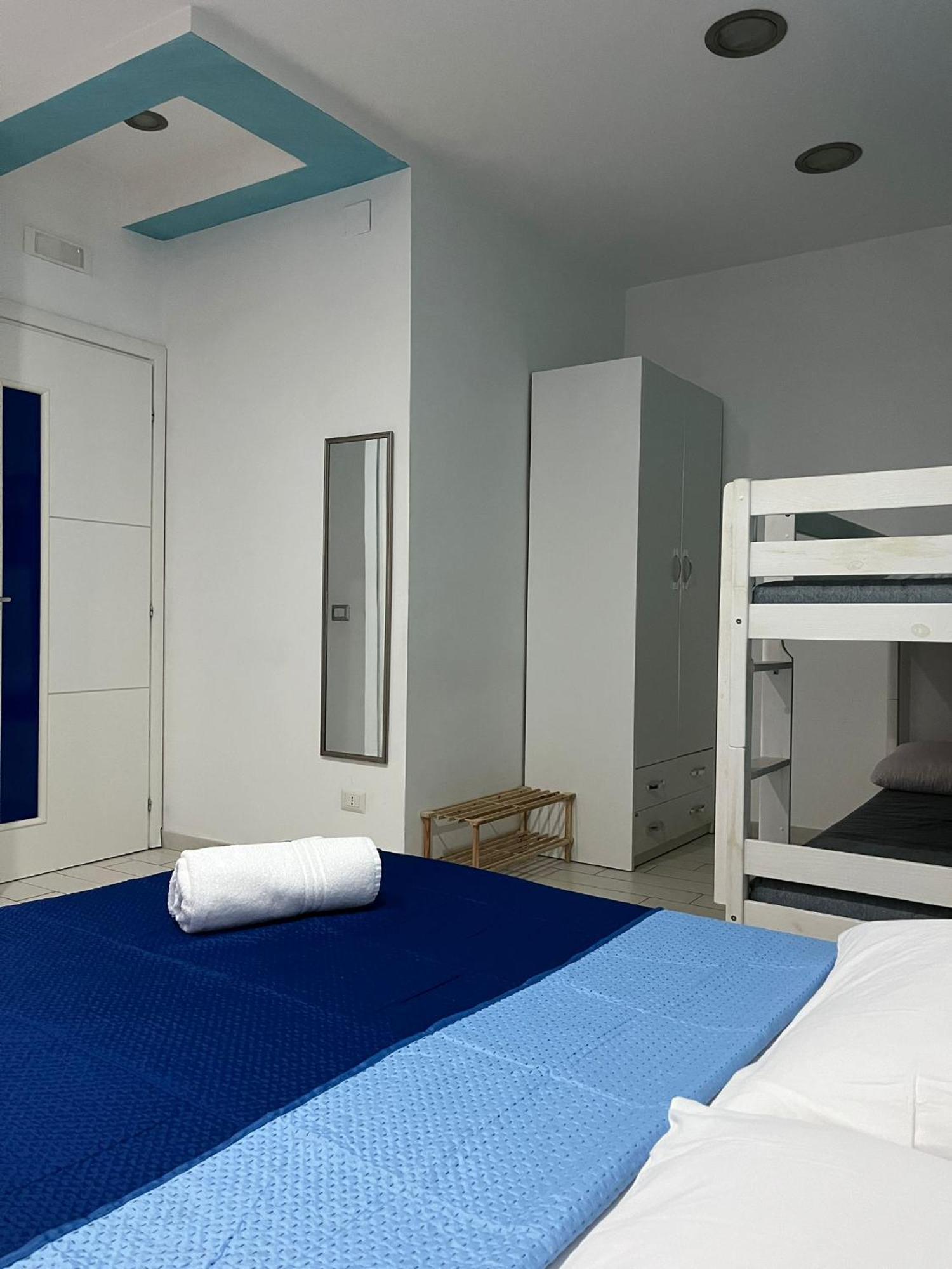Family Room Портічі Екстер'єр фото